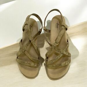 G.H.Bass Simone Tan Gold Sequined Strappy Sandals Size 9